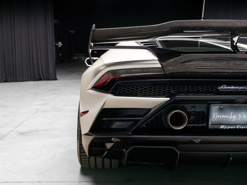Used 2021 Lamborghini Huracan EVO RWD image 45