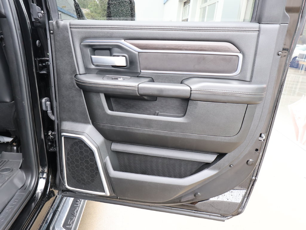 Used 2025 RAM 2500 Laramie AWD/4WD image 33