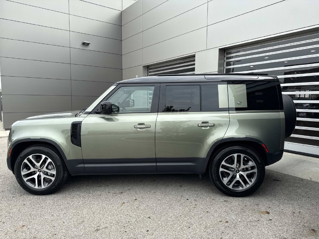 Used 2020 Land Rover Defender 110 HSE AWD/4WD image 4