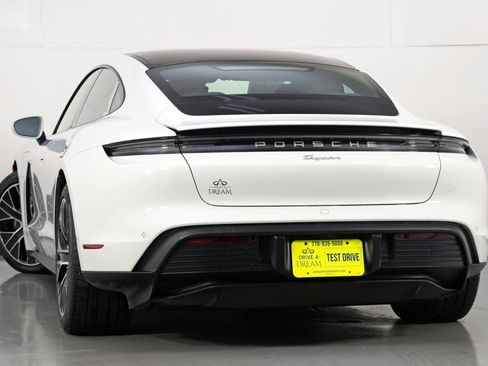 Used 2022 Porsche Taycan image 6