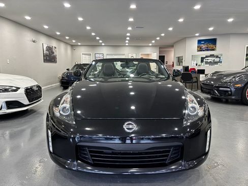 Used 2019 Nissan 370Z Touring RWD image 34
