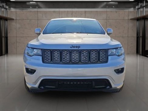 Used 2019 Jeep Grand Cherokee Altitude image 3