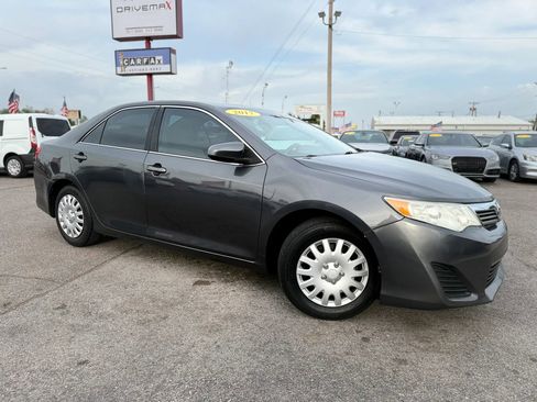 Used 2017 Toyota Camry LE image 2