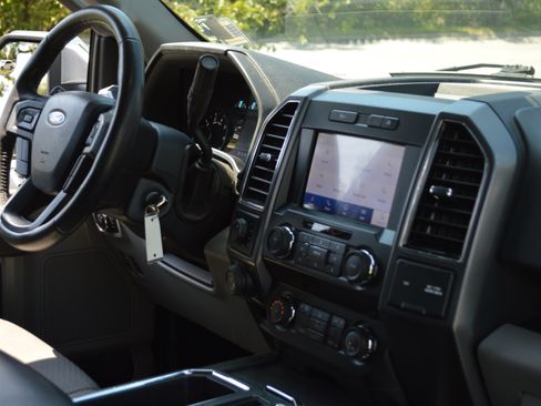 Used 2020 Ford F150 XLT w/ Equipment Group 302A Luxury AWD/4WD image 37