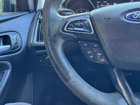 Used 2018 Ford Focus SE FWD image 24
