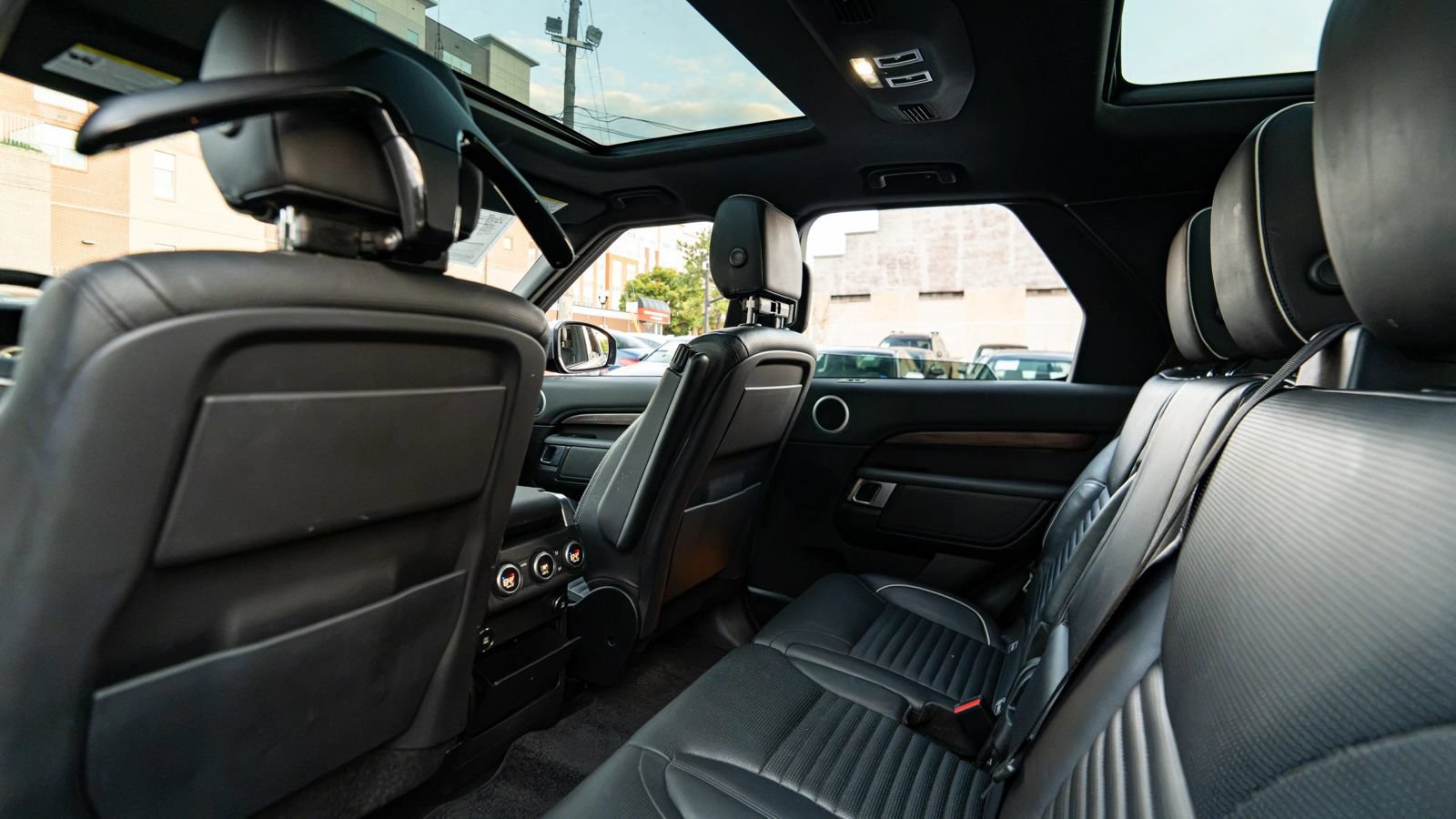 Used 2020 Land Rover Discovery HSE AWD/4WD image 28