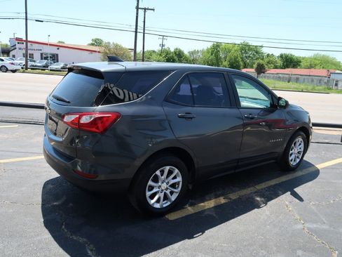 Used 2020 Chevrolet Equinox LS image 3