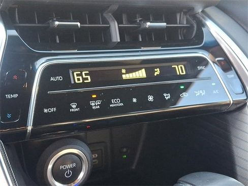 Certified 2024 Toyota Venza Limited image 16