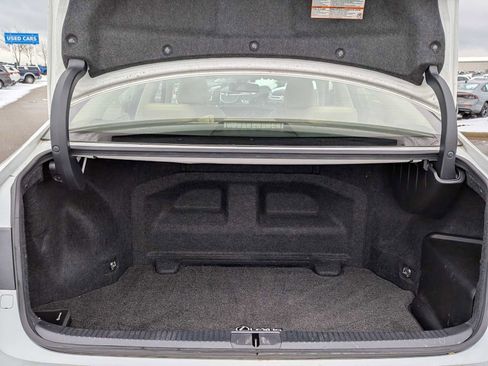 Used 2015 Lexus ES 300h image 32