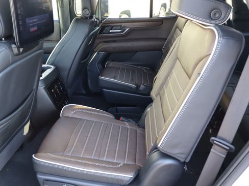Used 2025 GMC Yukon Denali Ultimate AWD/4WD image 33