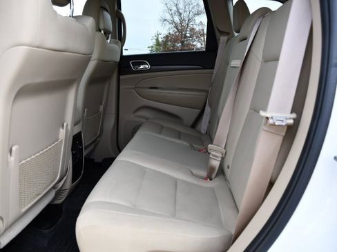 Used 2018 Jeep Grand Cherokee Laredo image 18