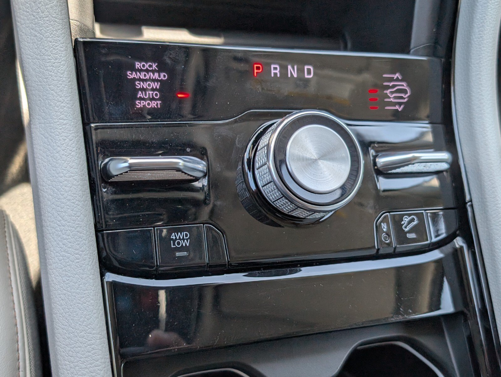 Used 2022 Jeep Grand Cherokee Overland AWD/4WD image 29