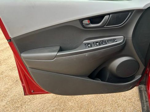 Used 2019 Hyundai Kona SE AWD/4WD image 11
