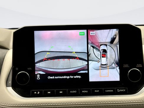 Used 2023 Nissan Rogue SL w/ SL Premium Package image 16