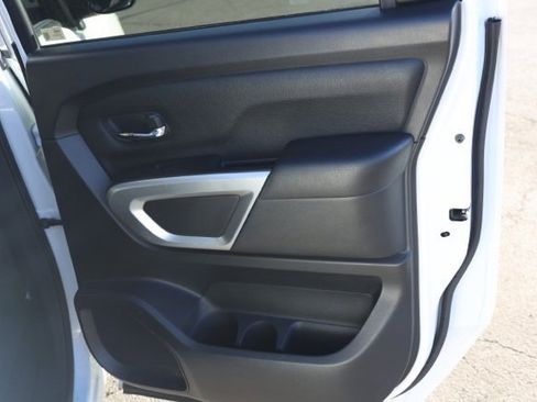 Certified 2022 Nissan Titan SV image 18