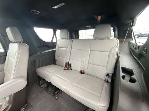 Used 2023 GMC Yukon XL SLT image 23