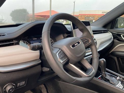 Used 2025 Jeep Compass Limited AWD/4WD image 9