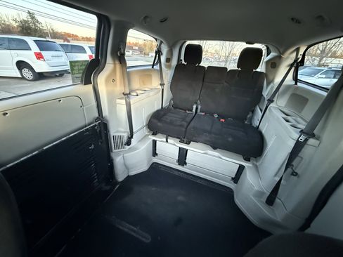 Used 2015 Dodge Grand Caravan SXT image 25