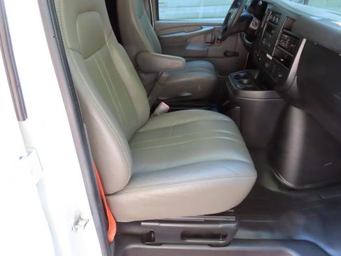 Used 2013 Chevrolet Express 2500 RWD image 15