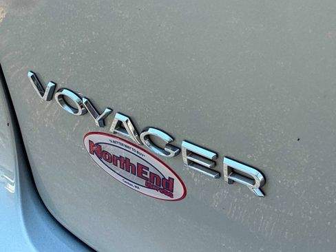 Used 2023 Chrysler Voyager LX FWD image 12