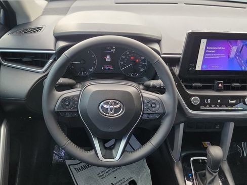 Used 2023 Toyota Corolla Cross LE image 12