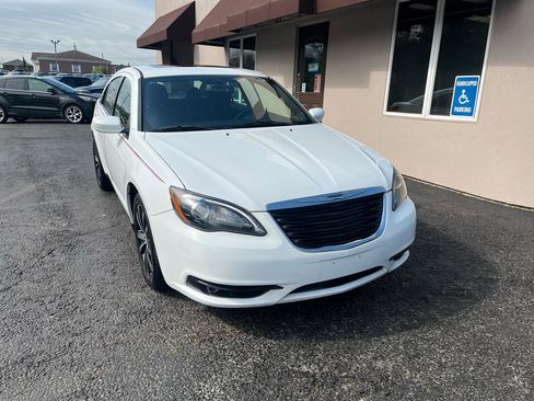 Used 2013 Chrysler 200 Touring w/ S Exterior Appearance Pkg FWD image 2