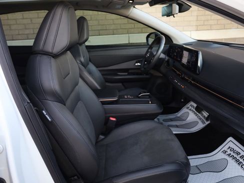 Used 2023 Nissan Ariya AWD image 28