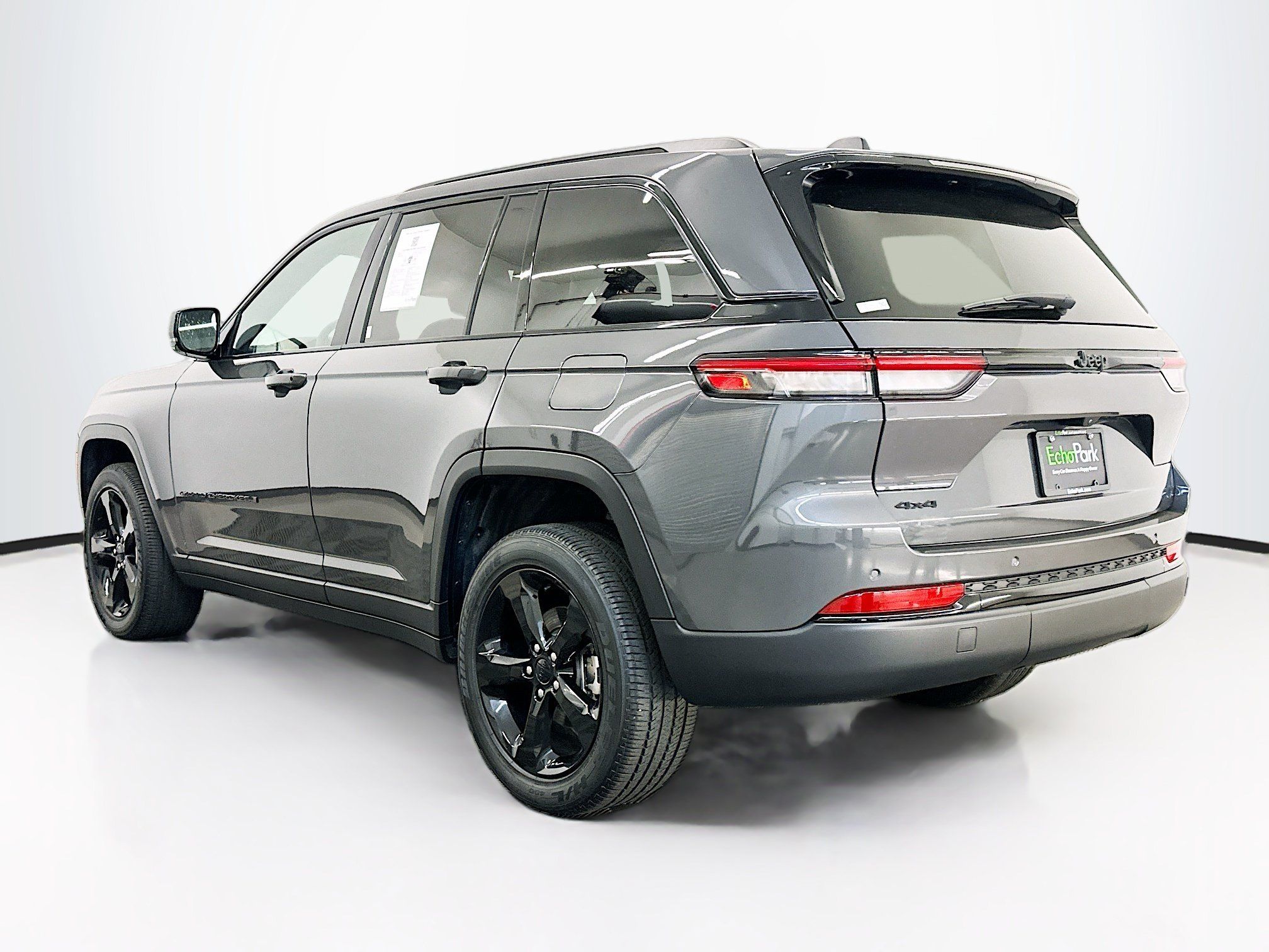 Used 2023 Jeep Grand Cherokee Altitude AWD/4WD image 5