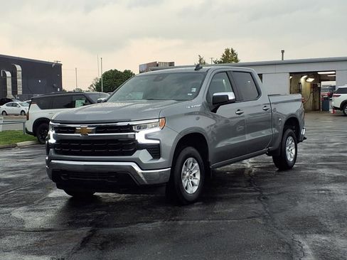 Used 2025 Chevrolet Silverado 1500 LT image 2