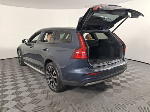 Used 2026 Volvo V60 B5 Cross Country Ultra w/ Climate Package AWD/4WD image 14