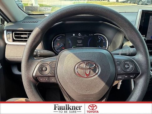 Used 2025 Toyota RAV4 LE AWD/4WD image 25