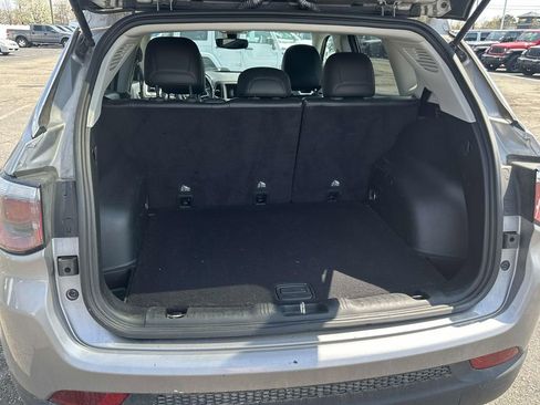 Used 2019 Jeep Compass Latitude w/ Cold Weather Group AWD/4WD image 11