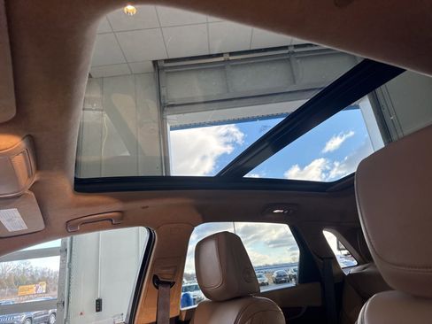 Used 2017 Cadillac XT5 Platinum w/ Driver Assist Package image 25