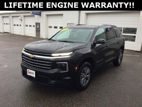 Used 2025 Chevrolet Traverse LT image 4