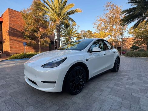 Used 2024 Tesla Model Y Performance AWD/4WD image 3