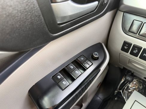 Used 2016 Toyota Highlander Limited Platinum image 29
