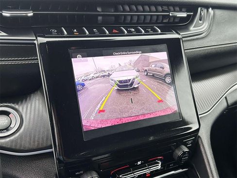 Used 2023 Jeep Grand Cherokee L Laredo image 28