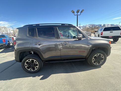 Used 2016 Jeep Renegade Trailhawk w/ Premium Trailhawk Package image 5
