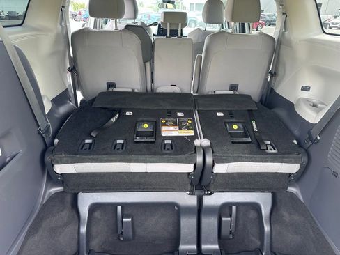 Used 2021 Toyota Sienna LE FWD image 23