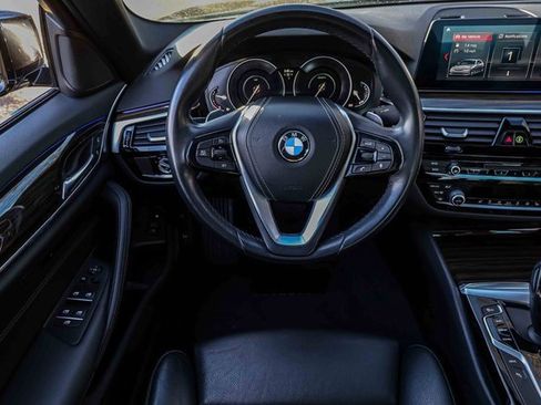 Used 2019 BMW 530e image 17