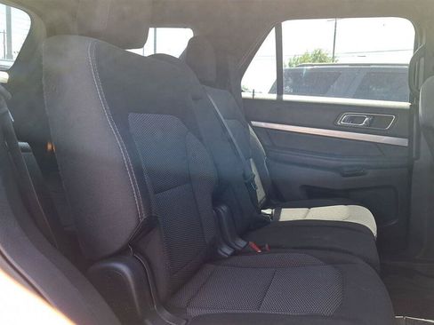 Used 2019 Ford Explorer XLT FWD image 12