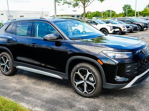 Used 2025 Volkswagen Tiguan SE w/ Panoramic Sunroof Package image 43