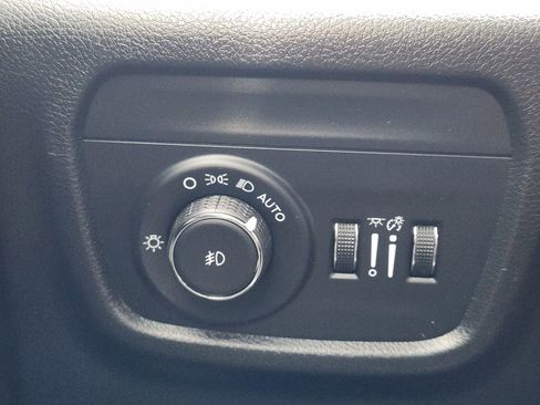 Used 2025 Jeep Grand Cherokee L Limited w/ Luxury Tech Group II image 24