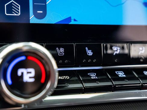 Used 2024 Chevrolet Colorado Z71 w/ Z71 Convenience Package 2 image 28