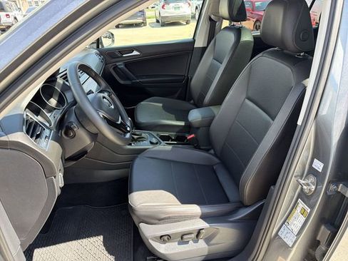Used 2020 Volkswagen Tiguan SE w/ Panoramic Sunroof Package AWD/4WD image 12