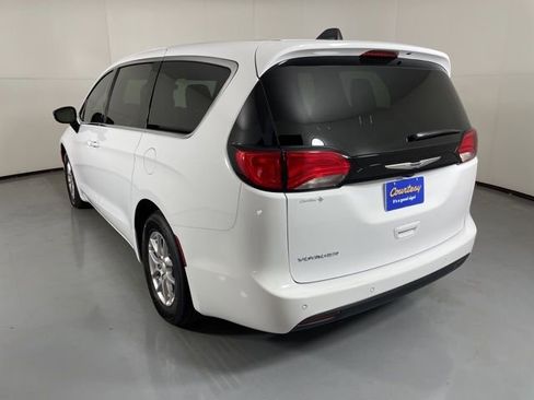 New 2026 Chrysler Voyager LX image 6