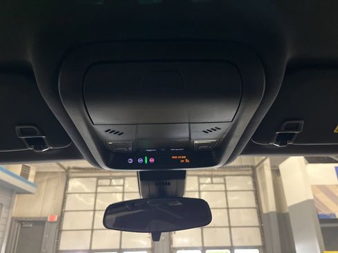 Used 2023 Chevrolet Equinox RS image 24