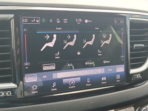 Used 2024 Chrysler Pacifica Touring-L FWD image 26