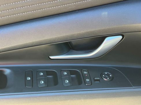 Used 2025 Hyundai Elantra SEL FWD image 25