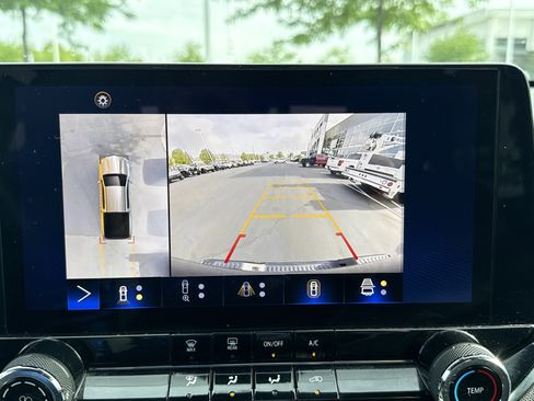 Used 2023 Chevrolet Colorado Trail Boss w/ Technology Package AWD/4WD image 22